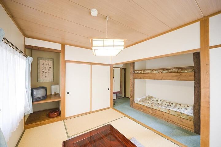Room 8 of 64