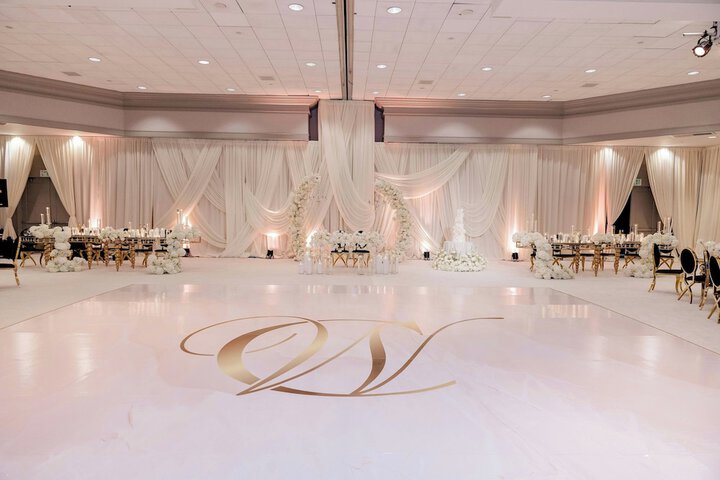 Ballroom/Hall 72 of 117