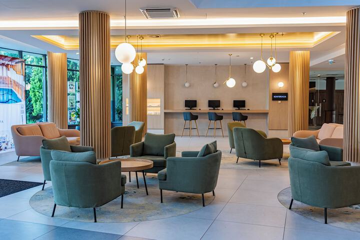 Ballroom/Hall 87 of 93