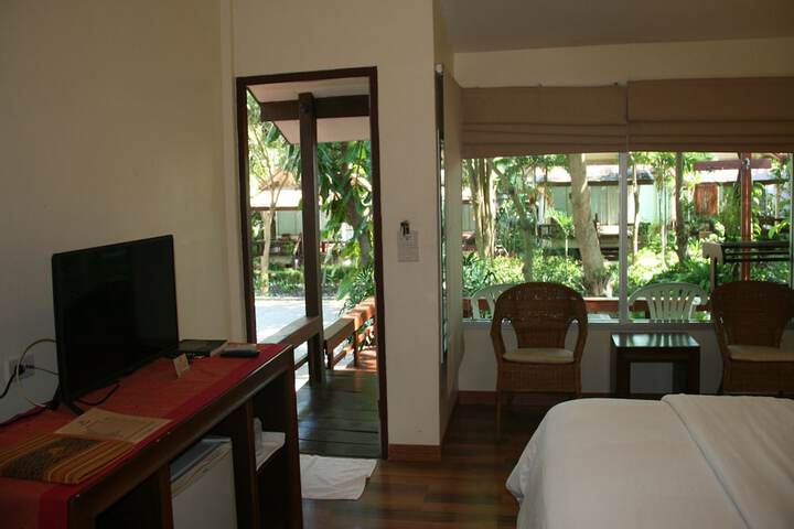 Room 3 of 100