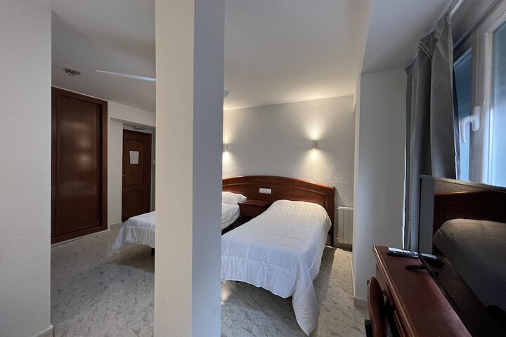 Room 9 of 36
