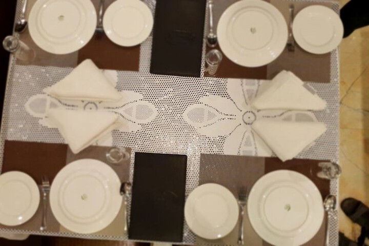 Dining 16 of 30