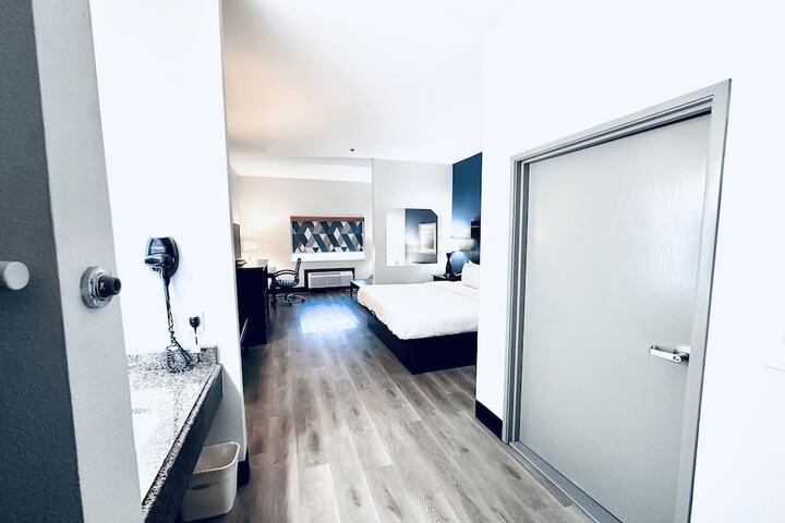 Room 18 of 33