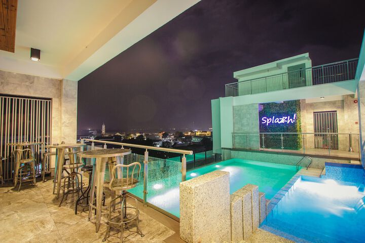 Pools & Facilities