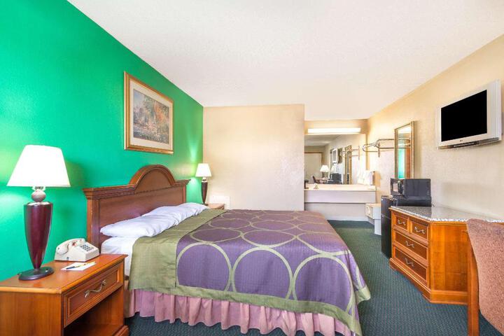 1 King Bed (3 of 8)