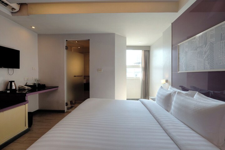 Room 2 of 36
