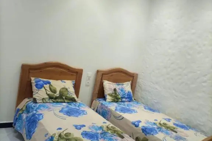 Room 4 of 8
