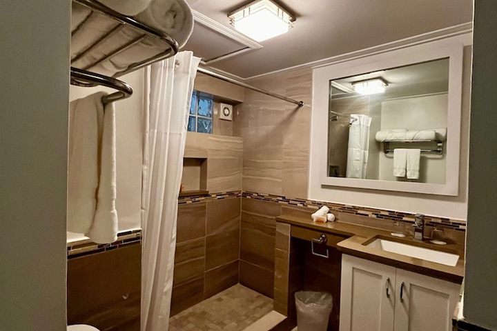 Room 70 of 204