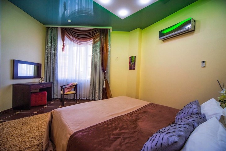 Room 4 of 35