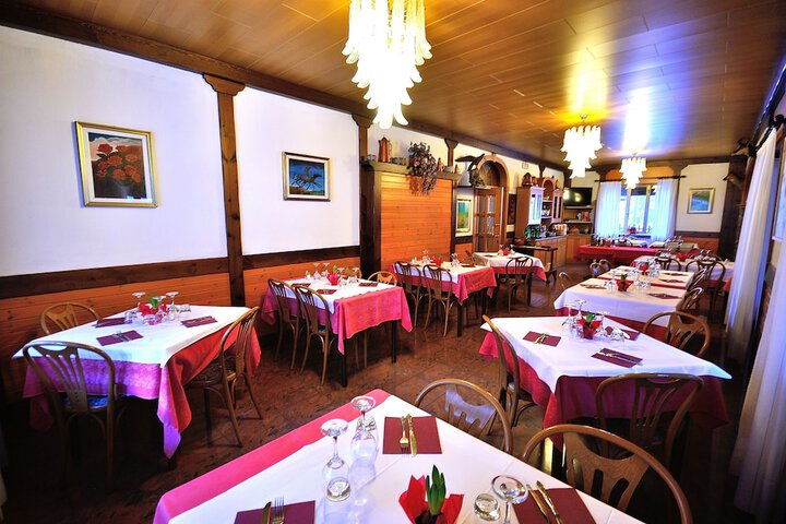 Dining 20 of 35
