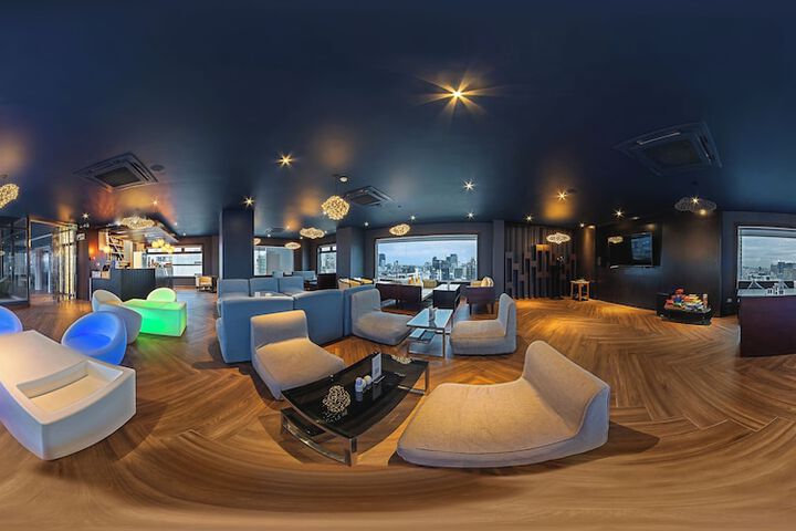 Lounge 67 of 78