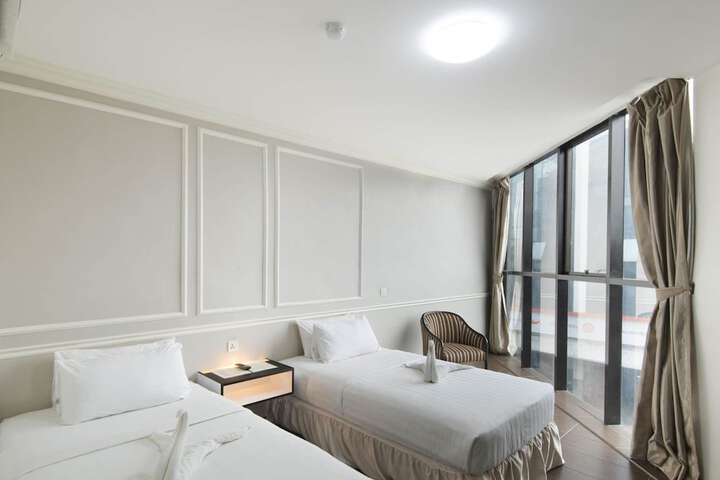 Room 10 of 31
