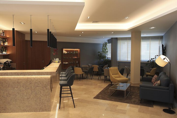 Lounge 62 of 80