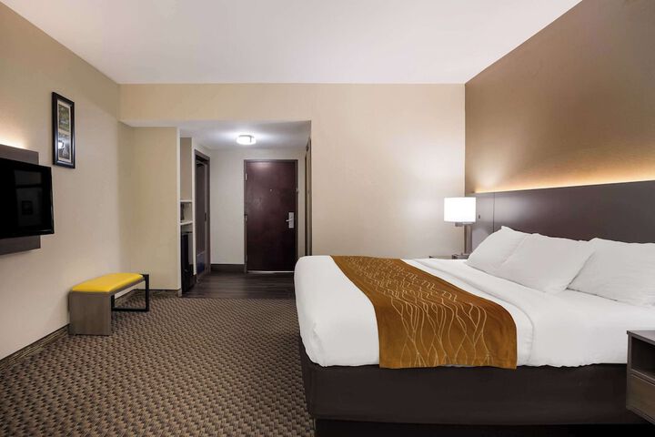 1 King Bed (17 of 24)