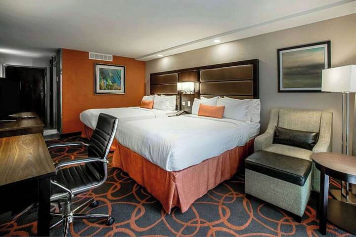 2 Queen Beds (2 of 4)