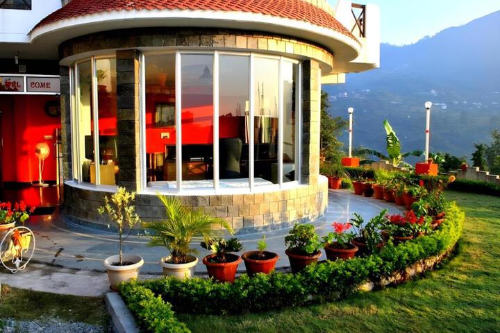 Hotel Lake Inn - a Luxury Lake View Hotel