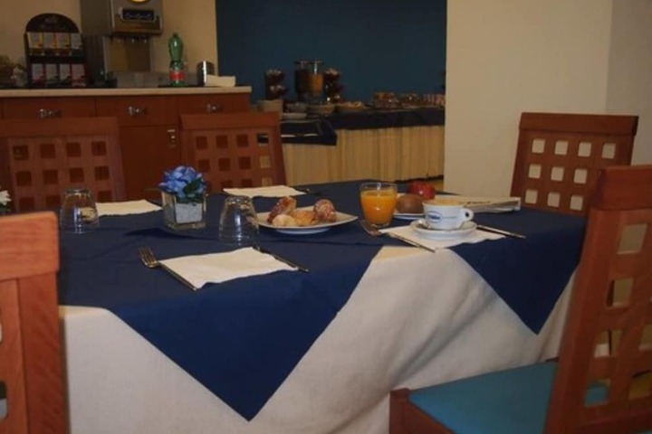 Breakfast/Coffee Service 17 of 39