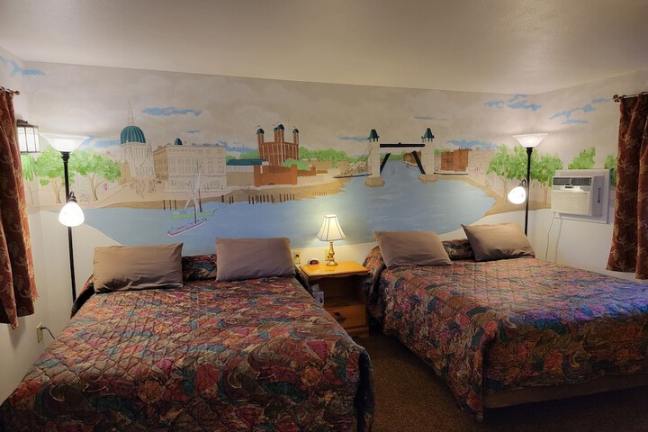 Exterior of La Collage Inn