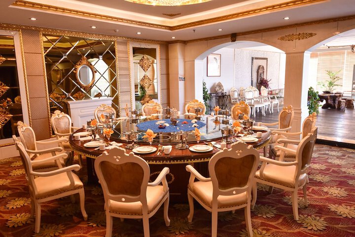 Dining 32 of 44