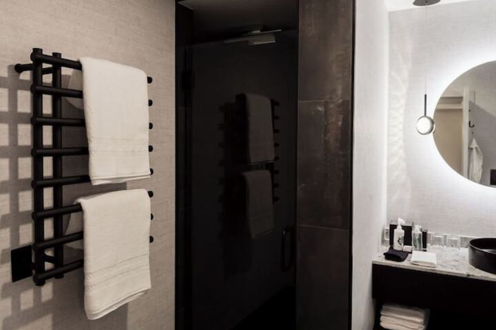 Room 12 of 18