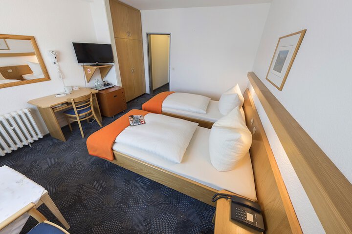Room 7 of 36