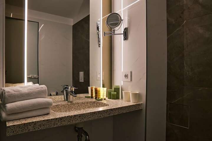 Room 15 of 52