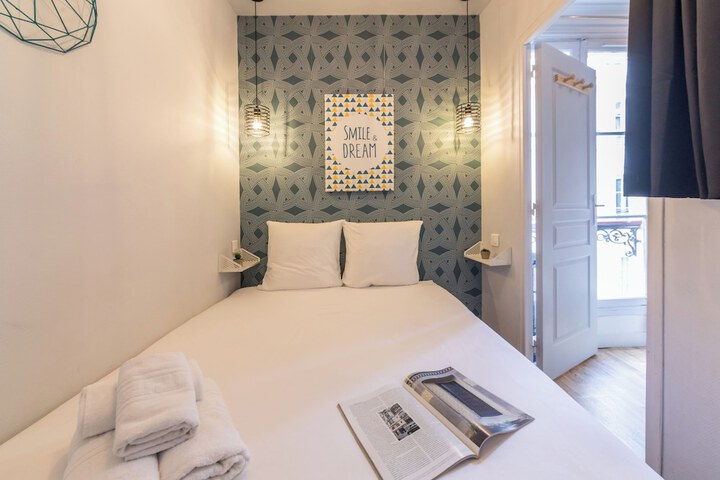 Room 28 of 60