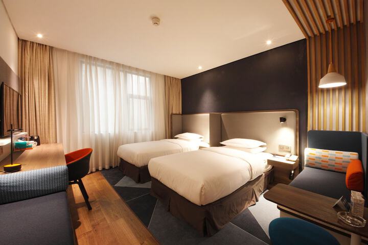 Room 4 of 56