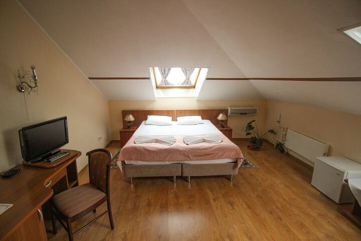 Room 25 of 87