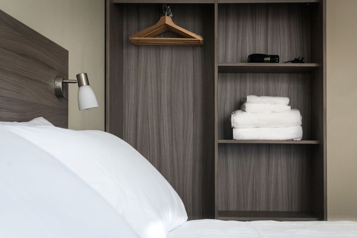 Room 2 of 36