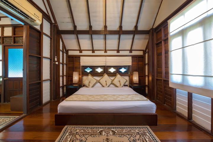 Room 11 of 85