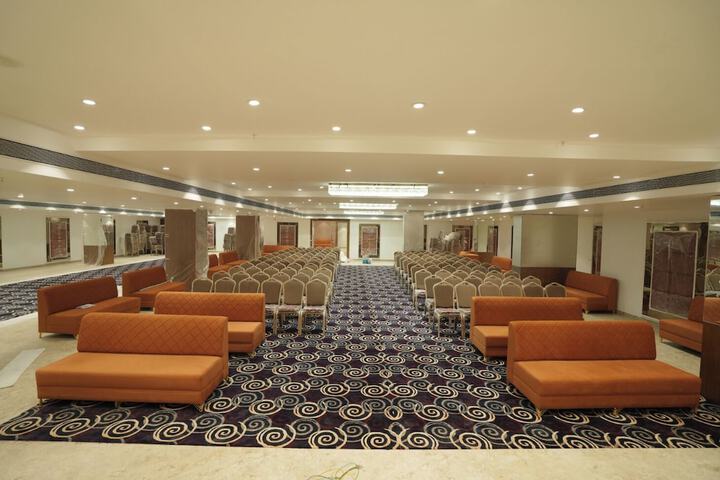 Ballroom/Hall 88 of 102