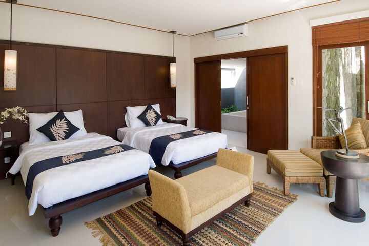 Room 5 of 49