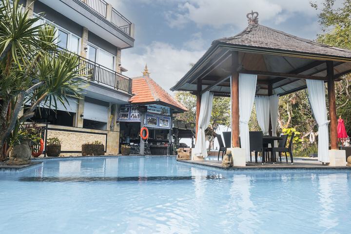 Pool Hotel