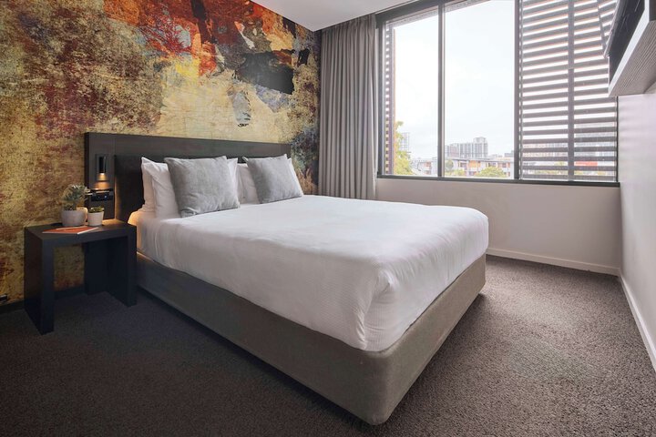 Room 16 of 40