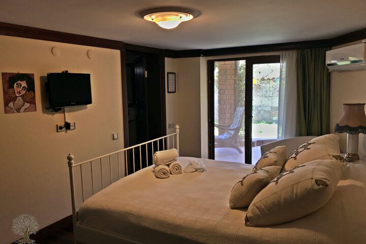 Room 4 of 32