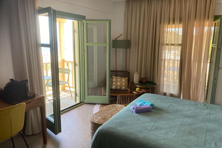 Room 8 of 16