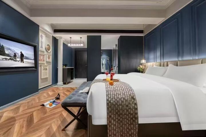 Room 3 of 28