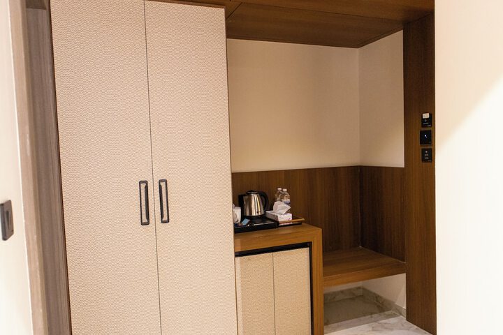 Room 104 of 221