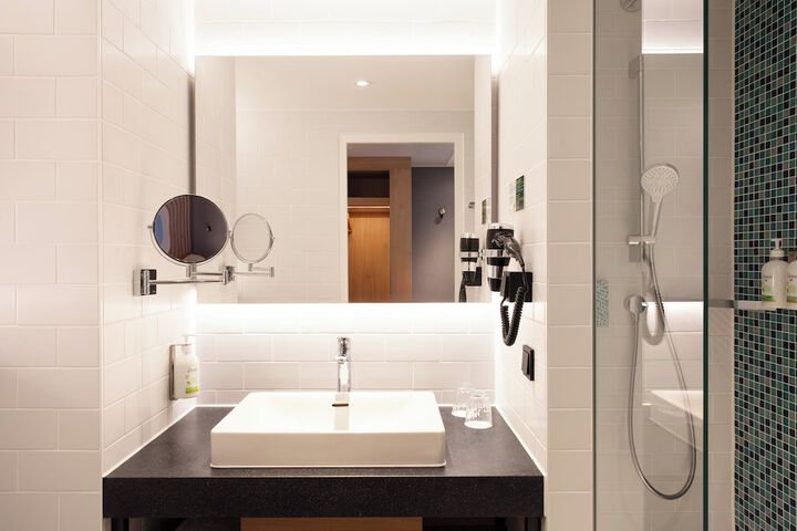 Room 62 of 182