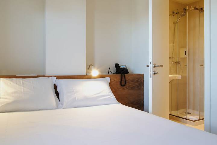 Room 13 of 93