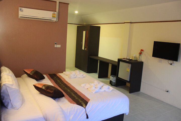 Room 5 of 83