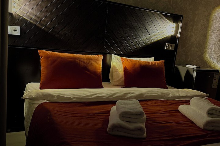 Room 6 of 38