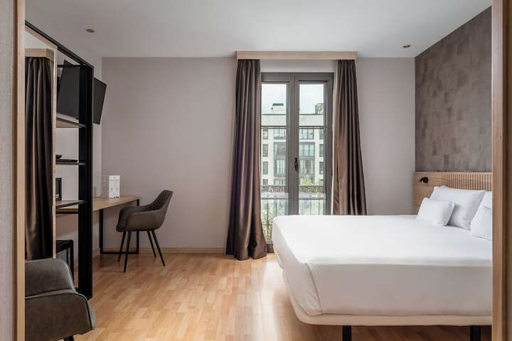 Room 8 of 65