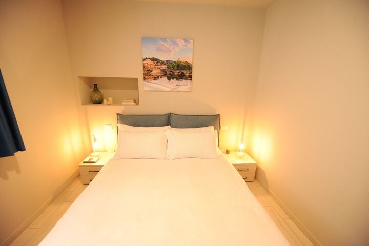 Room 6 of 103