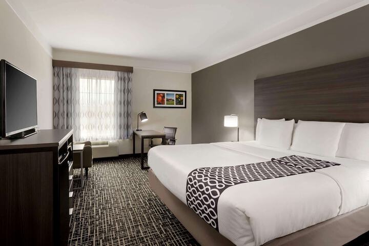 1 King Bed (7 of 12)