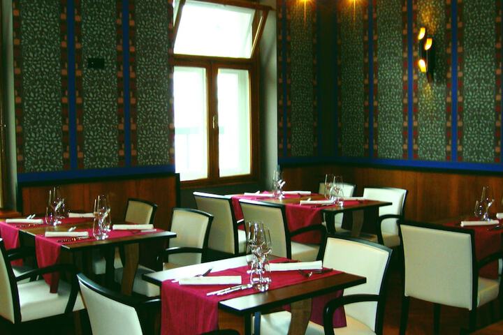 Dining 42 of 47