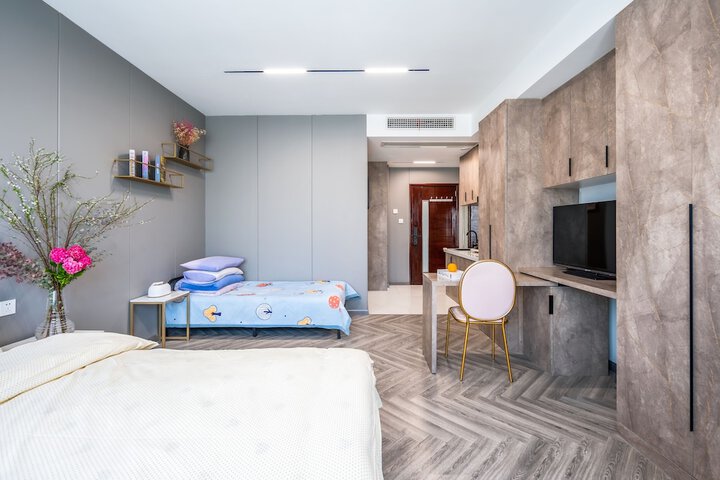 Room 3 of 65