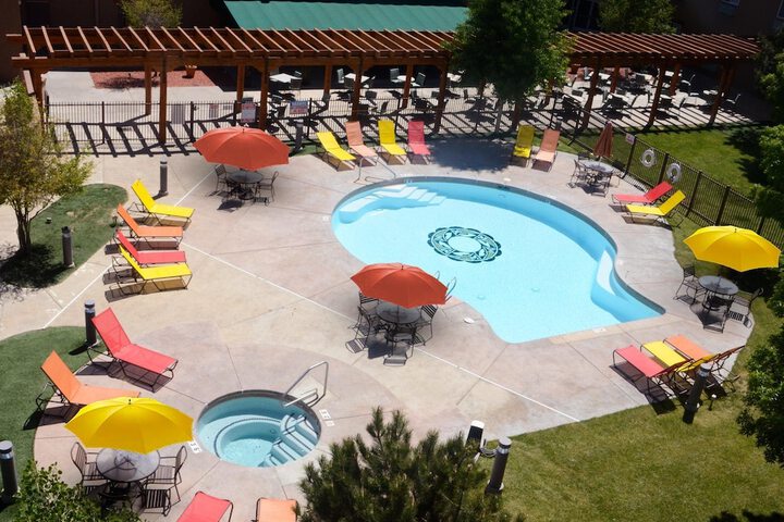Hotel Pool