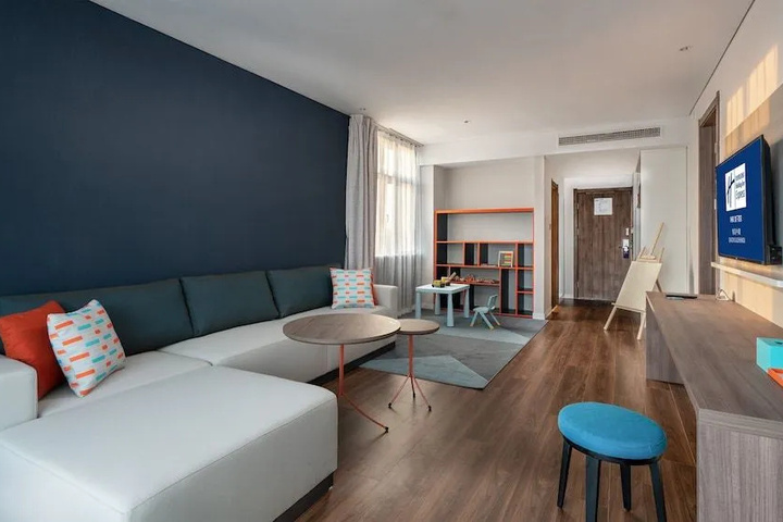 Room 5 of 25